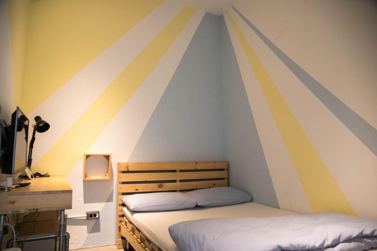 Longjing 框框背包客棧 Kuang Kuang Hostel מראה חיצוני תמונה